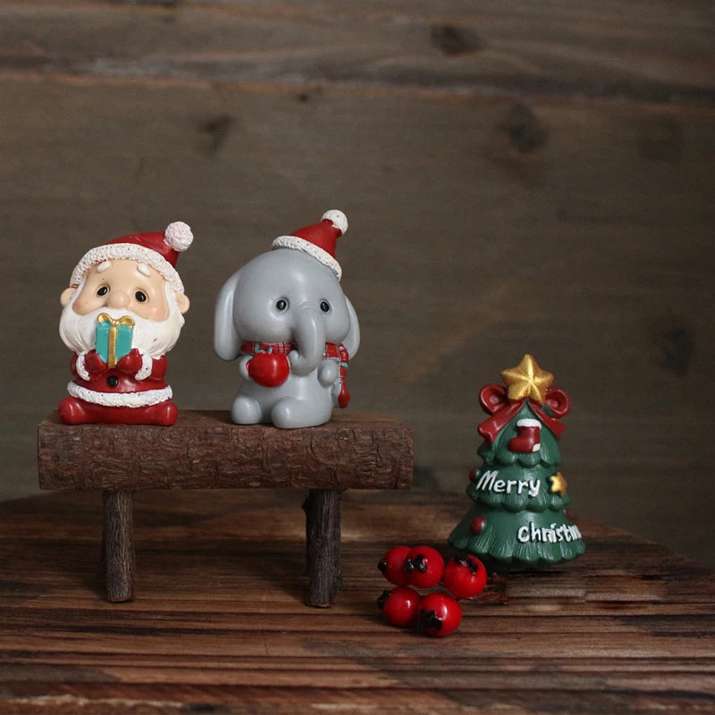 Christmas Resin Family Small Animal Ornaments Creative Home Decoration Mini Christmas Tree Old Man Christmas Gift