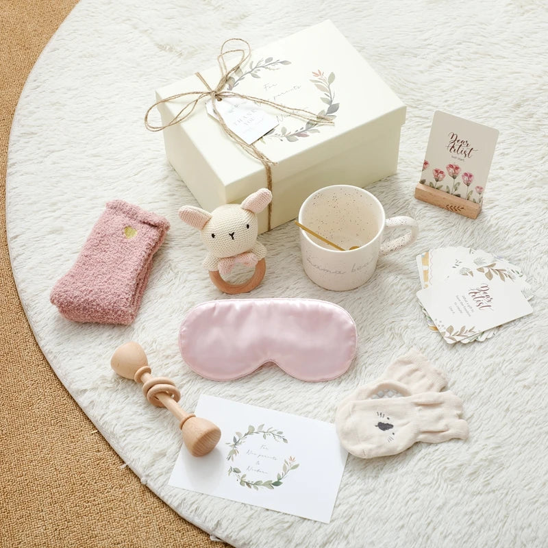 Baby Bathing Set Gift Box Wooden Rabbit Teether Wooden Rattle Cotton Socks Newborn Growth Memorial Card Baby Birth Gift