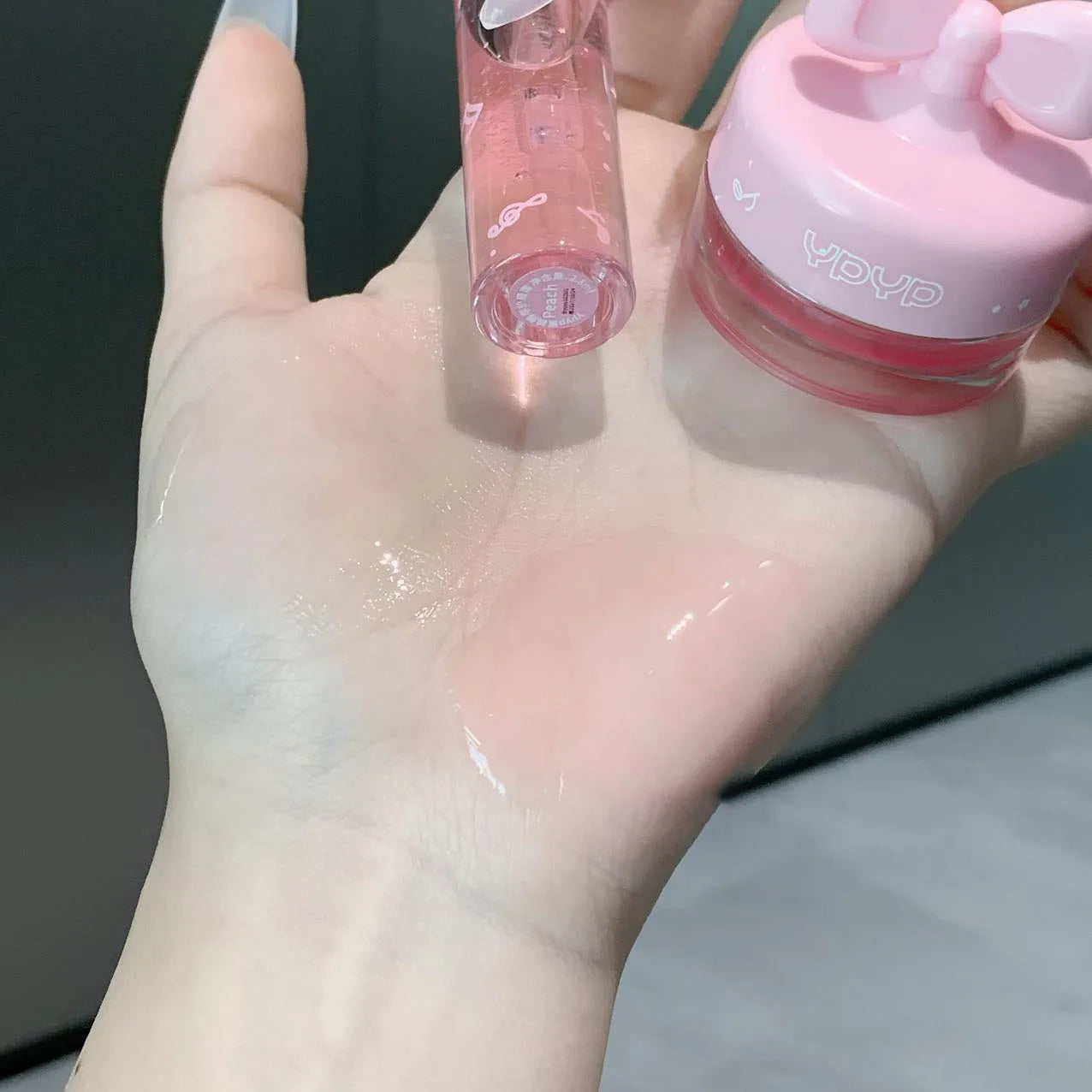 Two piece set of moisturizing lip gloss lip mask set, long-lasting moisturizing and glossy smooth makeup set